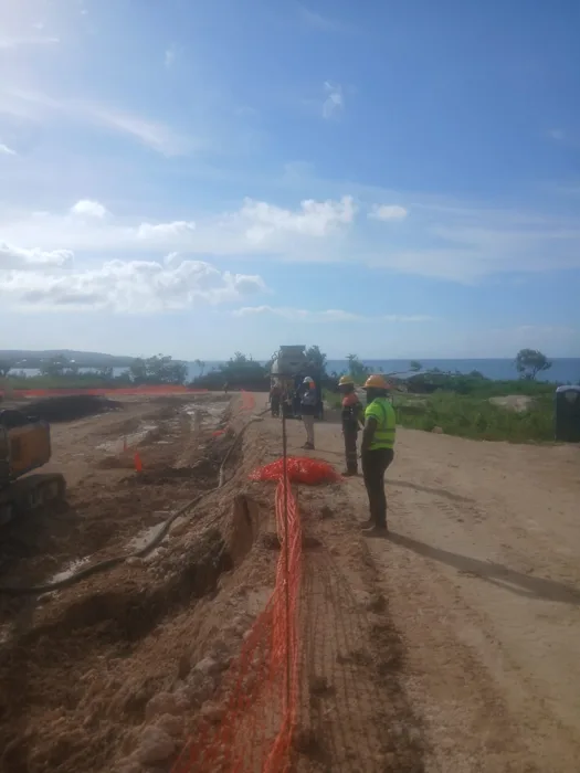 Site access alongside the work area — Grand Palladium Hotel Phase 2 expansion
